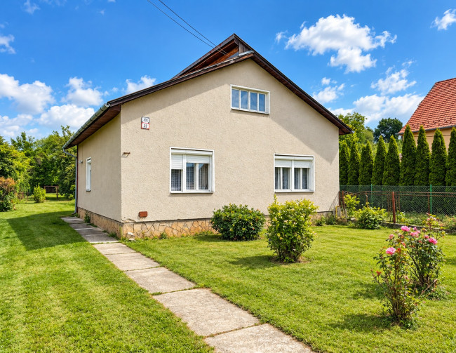 5-izbový rodinný dom s pozemkom 644 m2  Nitrianske Pravno