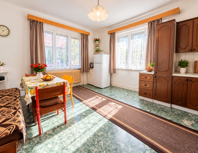TARGETreal | NA PREDAJ: Mýtna: Rodinný dom s halou 233 m² a pozemkom 1 485 m²
